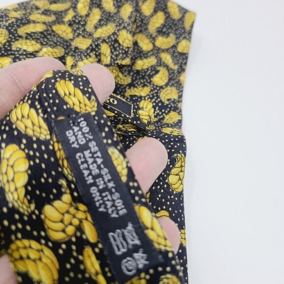 Federigo ATRI | Seahorse Print Black & Gold 100% Silk Tie - Picture 5 of 11